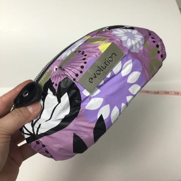 $9 ADD-ON Evolution Cosmetics / Make Up Pouch - Picture 5 of 6